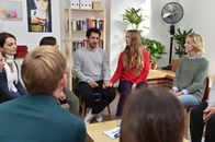 jerks. – Fahri Fahri Yardim (Mitte l.); Pheline (Pheline Roggan, Mitte r.)