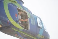 Spuren verlorener Städte mit Albert Lin – Ciudad Perdida, Kolumbien - Dr. Albert Lin in einem Hubschrauber über der Sierra Nevada de Santa Marta, Kolumbien.