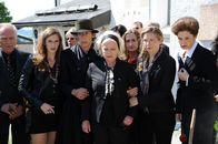 Vier Frauen und ein Todesfall – (v.li.) Miriam Stein (Pippa), Adele Neuhauser (Julie), Brigitte Kren (Maria), Martina Poel (Sabine), Brigitte Jaufenthaler (Frau Bürgermeister).