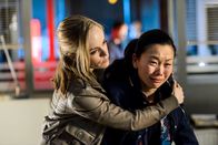 Tatort – Zusammenbruch: Xia Miao (Yvonne Yung Hee) kann nicht mehr. Ihr Verlobter ist untergetaucht, ihre Chefin tot, die chinesische Mafia und der Geheimdienst stellen die Stadt auf den Kopf.