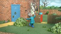 Pip und Posy – Pip freut sich über den ersten Schnee des Jahres.