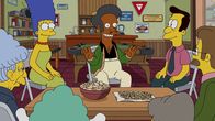 Die Simpsons – Die einzige Möglichkeit, die Kirche zu retten, ist Glücksspiel: (v.l.n.r.) Mrs. Skinner, Marge, Apu und Pfarrer Lovejoy ...