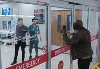 Atlanta Medical – (v.l.n.r.) Dr. Conrad Hawkins (Matt Czuchry); Dr. Devon Pravesh (Manish Dayal); Al Raines (Alimi Ballard)