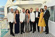 Das Traumschiff – Von links: Martin Grimm (Daniel Morgenroth), Clara Philipp (Anja Antonowicz) Dr. Sander (Nick Wilder), Hanna Liebhold (Barbara Wussow), Max Parger (Florian Silbereisen), Rolf Maraun (Wolfgang Fierek), Prinzessin Lilani (Michaela Saba) und Lennart Albers (Tommy Schlesser).
