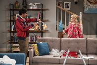 The Big Bang Theory – Kunal Nayyar (Rajesh Koothrappali), Melissa Rauch (Bernadette Rostenkowski-Wolowitz).