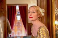 Der Buchladen der Florence Green – Violet Gamart (Patricia Clarkson) verhält sich, als gehöre die Stadt ihr. Vielleicht hat sie damit gar nicht so unrecht ...