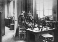 Marie Curie – Marie Curie im Labor.