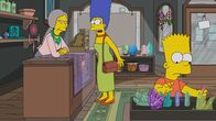 Die Simpsons – Marge (M.); Barte (r.)