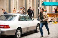 MacGyver – Angus MacGyver (Lucas Till, l.); Russ Taylor (Henry Ian Cusick, r.)