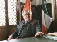 Donna Leon – Brunettis Vorgesetzter Patta (Michael Degen) hat wieder einmal seine eigene Theorie.