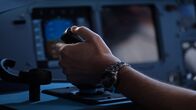 Mayday - Alarm im Cockpit – Captain Kevin Sullivan (played by Jerry Getty) pulls back on the control stick as view of the ocean approaches.