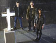 Criminal Minds – Böse Freunde: Tony (Chad Lindberg, l.), Matt (Matt McTighe, M.) und Yolanda (Samantha Shelton, r.) ...