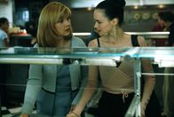 Center Stage – Seit ihrer Kindheit leidet die talentierte Maureen (Susan Pratt, r.) unter dem Leistungsdruck, den ihre ambitionierte Mutter Nancy (Debra Monk, l.), eine ehemalige gescheiterte Tänzerin, ausübt ...