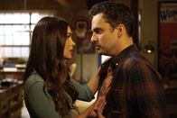 New Girl – Zum Abschied plant Nick (Jake Johnson, r.), Reagan (Megan Fox, l.) ganz besondere Worte mit auf den Weg zu geben - so, wie die Männer in den Filmen ...