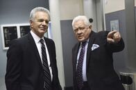 Major Crimes – Andy Flynn (Tony Denison, l.), Louie Provenza (G. W. Bailey) +++ Die Verwendung des sendungsbezogenen Materials ist nur mit dem Hinweis und Verlinkung auf TVNOW gestattet. +++; Andy Flynn (Tony Denison, l.), Louie Provenza (G. W. Bailey) +++ Die Verwendung des sendungsbezogenen Materials ist nur mit dem Hinweis und Verlinkung auf TVNOW gestattet. +++