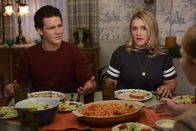 Young Sheldon – Georgie Cooper (Montana Jordan, l.); Mandy McAllister (Emily Osment, r.)