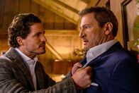 Sturm der Liebe – Tom (Milan Marcus, l.) provoziert einen Streit mit Christoph (Dieter Bach, r.).
