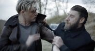 Der Treue größter Akt – Der Streit zwischen dem vermeintlich unbesiegbaren Siegfried (David Schütter, li.) und Hagen (Michael Joachim Heiss) um die Nachfolge des Waffenkonglomerats der Burgunden entbrennt.