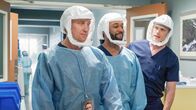 Grey's Anatomy – Zu dritt im Einsatz, l-r: Kevin McKidd als Dr. Owen Hunt, Anthony Hill als Dr. Winston Ndugu, Chris Carmack als Dr. Atticus Lincoln