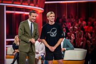 Klein gegen Groß – Moderator Kai Pflaume (l.), Schweizer Freestyle-Ski-Champion Andri Ragettli (r.)