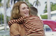 The Hours – Obwohl ihr Mann und ihr Sohn sie aufrichtig lieben, fühlt sich Laura (Julianne Moore) einsam.