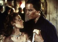 Der weiße Sohn der Sioux – Der bei den Indianern aufgewachsene Weiße Warbonnet (Charlton Heston, r.), verliebt sich in die schöne Tally (Susan Morrow, l.) ...