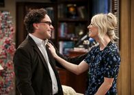 The Big Bang Theory – Leonard Hofstadter (Johnny Galecki, l.); Penny (Kaley Cuoco, r.)