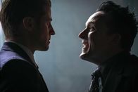Gotham – James Gordon (Ben McKenzie, l.); Oswald Cobblepot alias Penguin (Robin Lord Taylor, r.)