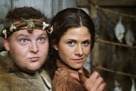 Tell – Axel Stein (Val-Tah), Ellenie Salvo González (Sissy).