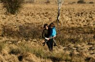 Geborgtes Weiß – Marta (Susanne Wolff) ist fest entschlossen: Sie ist und bleibt Nathans (Elia Gezer) Mutter – um jeden Preis ...
