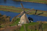 Wilder Rhein – 15 Kilometer südöstlich von Rotterdam stehen Windmühlen aus dem 18. Jahrhundert: Sie mahlen kein Getreide, sondern schöpfen Rheinwasser.