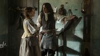 Versailles – Jeanne (Jenny Platt, l.); Guillaume (Matthew McNulty, r.)