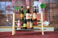 besseresser – Die unaussprechliche britische Soße erobert auch deutsche Herzen - mit der ursprünglichen Rezeptur hat die Worcestersauce allerdings nur noch wenig zu tun.