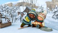 Snowsnaps' Winterspiele – Jonas steht seinem Freund Sami rettend zur Seite.
