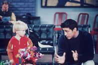 Friends – Bei einem Casting für einen Werbespot lernt Joey (Matt LeBlanc, r.) ein Nachwuchstalent kennen ..._Titel: Friends