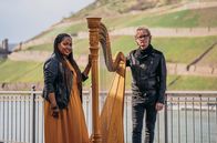 ADVENT LIVE – Mit dabei beim SWR Live-Event: Die Sängerin Menna Meluguta und der Harfenist Gernot Blume.