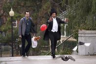 Man Seeking Woman – Josh Greenberg (Jay Baruchel, l.); Mike (Eric Andre, r.)