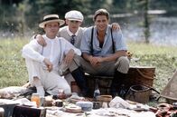 Legenden der Leidenschaft – Drei Brüder sind auf einer Ranch im Herzen Montanas aufgewachsen: Alfred (Aidan Quinn, li.), der älteste, der sehr ernst ist, Samuel (Henry Thomas, Mi.), der jüngste und behütete, und Tristan (Brad Pitt, re.), der wildeste.