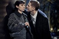 Maria hat Angst – Die Polizistin Layla Rekabi (Maral Keshavarz) wird von ihrem Kollegen Tommy Bockhorn (Merlin Rose) bedrängt.