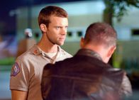 Chicago Fire – Chicago Fire Eine Minute - One Minute Staffel 1, Episode 4 Gespräch unter vier Augen: Jesse Spencer als Matthew Casey, Jason Beghe als Detective Voight