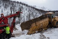 Ice Road Rescue - Extremrettung in Norwegen – FINNSNES, NORWAY - â€¨Road rescuer Kjell Ernstsen is winching the dumper.â€¨â€¨(photo credit: National Geographic Channels/ITV Studios Norway)