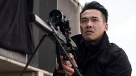 Alex Rider – Nile (Jason Wong) hat eine Zielperson ins Visier genommen – ohne dass es jemand bemerkt.