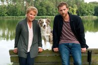Käthe und ich – Der Psychologe Paul (Christoph Schechinger) und seine Therapiehündin Käthe (Hoonah) arbeiten im Auftrag von Krankenhauspflegeleiterin Hildegard (Mariele Millowitsch).