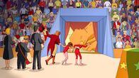 Tom – In Hamburg hat der Zirkus Hamilton einen groĂźen Auftritt. Da darf auch Tom nicht fehlen.Â