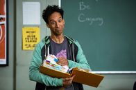 Community – Abed (Danny Pudi) überredet den Rest der Gruppe, an einem Kurs über Nicolas Cage teilzunehmen ...
