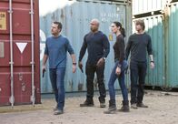 Navy CIS: L.A. – v.r.) und Deeks (Eric Christian Olsen, r.) ...