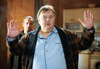 Der Dicke – MDR Fernsehen DER DICKE FOLGE 6, "Enttäuschte Erwartungen" Uhr. Gregor Ehrenberg (Dieter Pfaff) wird Opfer eines Überfalls.