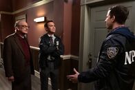 Brooklyn Nine-Nine – (v.l.n.r.) Frederick Tate (David Paymer); Charles Boyle (Joe Lo Truglio); Jake Peralta (Andy Samberg)