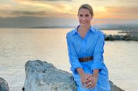 Wunderschön! – Auf Chalkidiki findet Judith Rakers neben endlose Sandstrände auch verträumte Buchten und türkisblaue Lagunen.