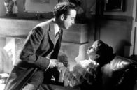 Adel verpflichtet – Durch heimliche Besuche bei Louis (Dennis Price) entflieht Sibella (Joan Greenwood) ihrem langweiligen Eheleben mit Lionel Holland, den Sibella Louis einst vorgezogen und geheiratet hatte.